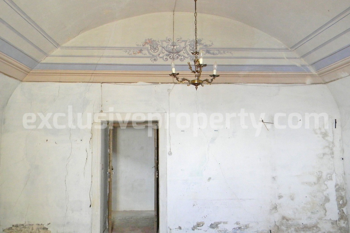 Historic Castle Property for Sale in Italy - Renovation Opportunity in Montazzoli - Abruzzo