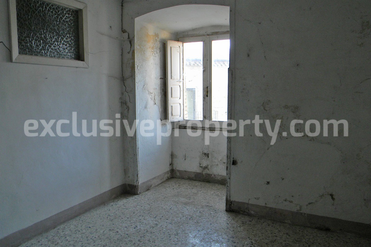 Historic Castle Property for Sale in Italy - Renovation Opportunity in Montazzoli - Abruzzo