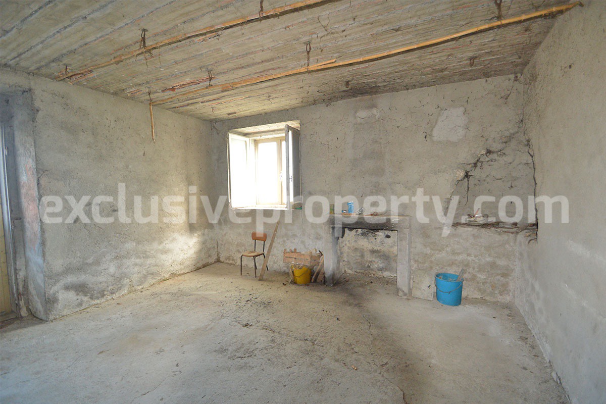Village House for Sale in Italy with Garden and Garage - Renovation Project in Abruzzo
