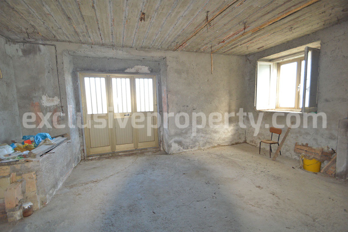 Village House for Sale in Italy with Garden and Garage - Renovation Project in Abruzzo