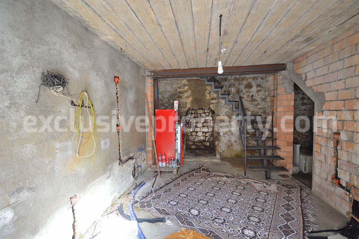 Cheap Property for Sale in Italy - Townhouse to Renovate in Abruzzo Mountain Village