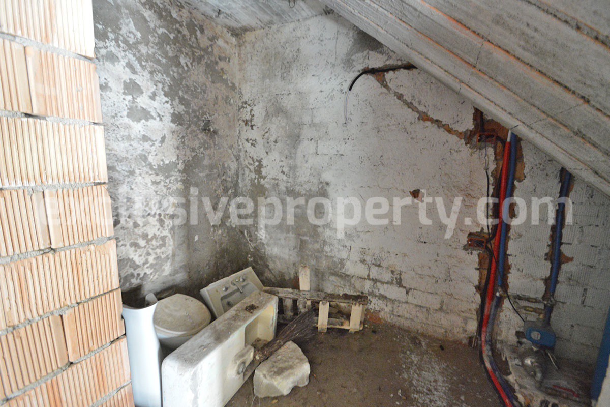 Cheap Property for Sale in Italy - Townhouse to Renovate in Abruzzo Mountain Village