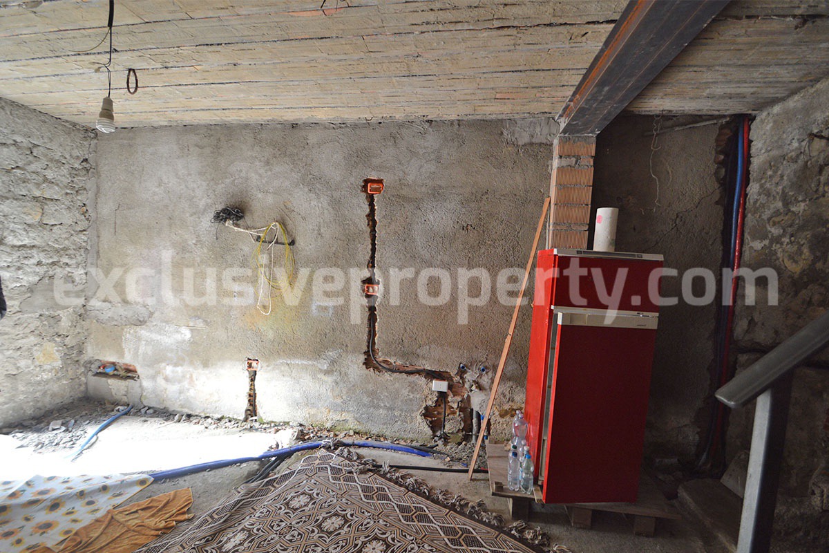 Cheap Property for Sale in Italy - Townhouse to Renovate in Abruzzo Mountain Village