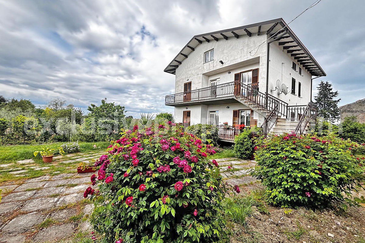 Sea View Villa for Sale in Italy - 6-Bedroom Home with Land - Guest House and Garage in Abruzzo
