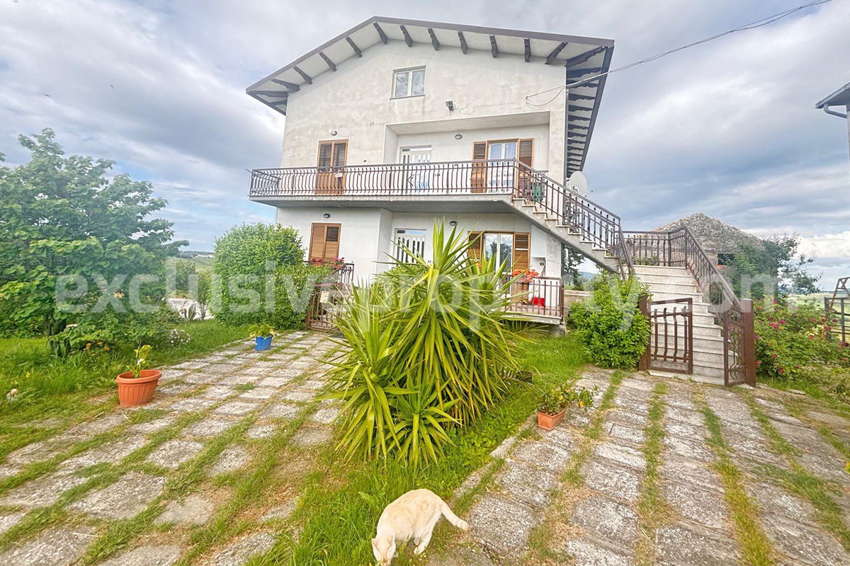 Sea View Villa for Sale in Italy - 6-Bedroom Home with Land - Guest House and Garage in Abruzzo
