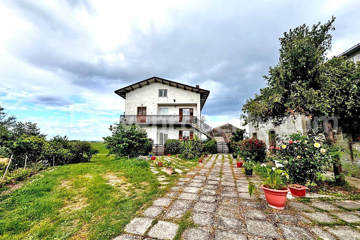 Sea View Villa for Sale in Italy - 6-Bedroom Home with Land - Guest House and Garage in Abruzzo