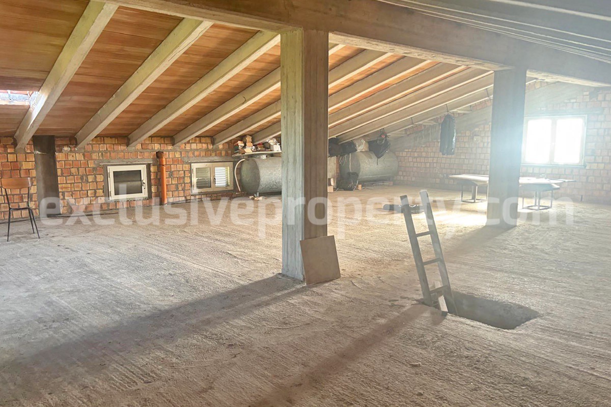 Sea View Villa for Sale in Italy - 6-Bedroom Home with Land - Guest House and Garage in Abruzzo