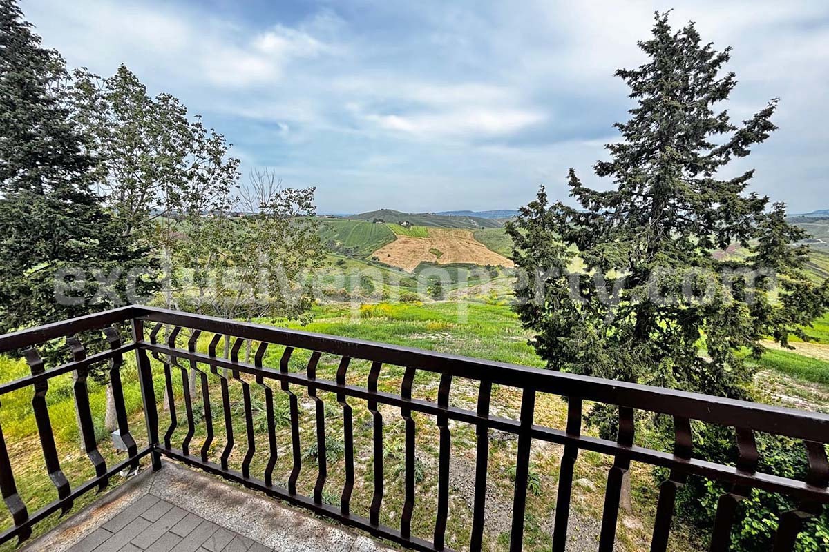 Sea View Villa for Sale in Italy - 6-Bedroom Home with Land - Guest House and Garage in Abruzzo