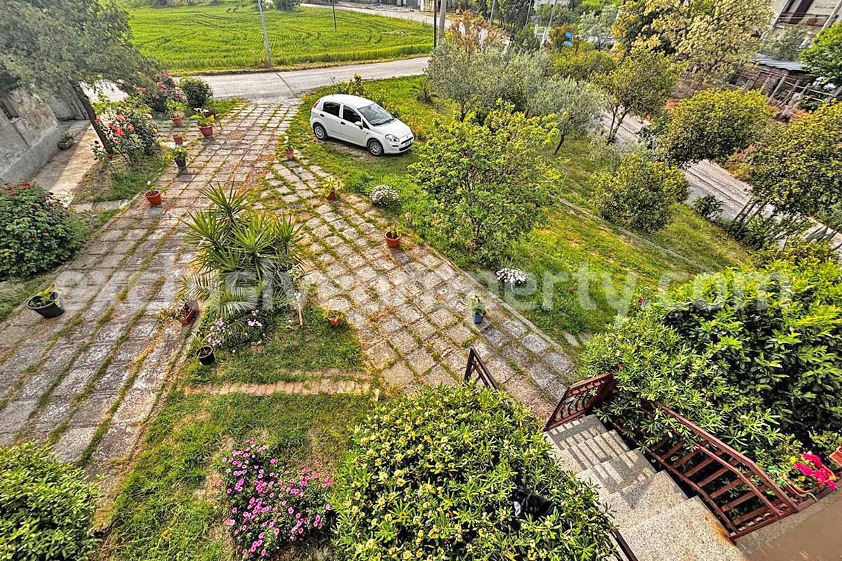Sea View Villa for Sale in Italy - 6-Bedroom Home with Land - Guest House and Garage in Abruzzo