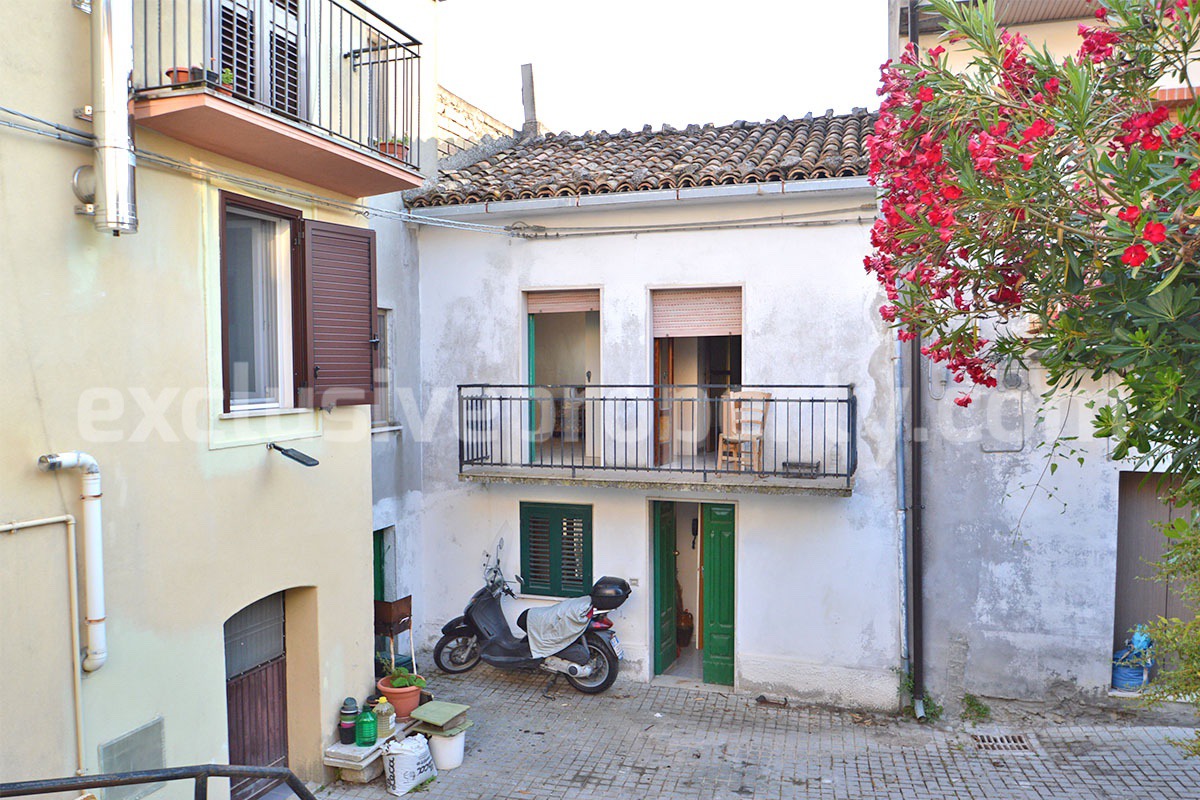 Habitable Stone House with Garden - Outbuilding and Hill Views for Sale in Molise - Italy