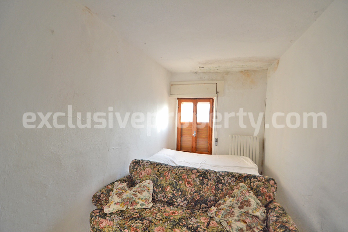 Habitable Stone House with Garden - Outbuilding and Hill Views for Sale in Molise - Italy