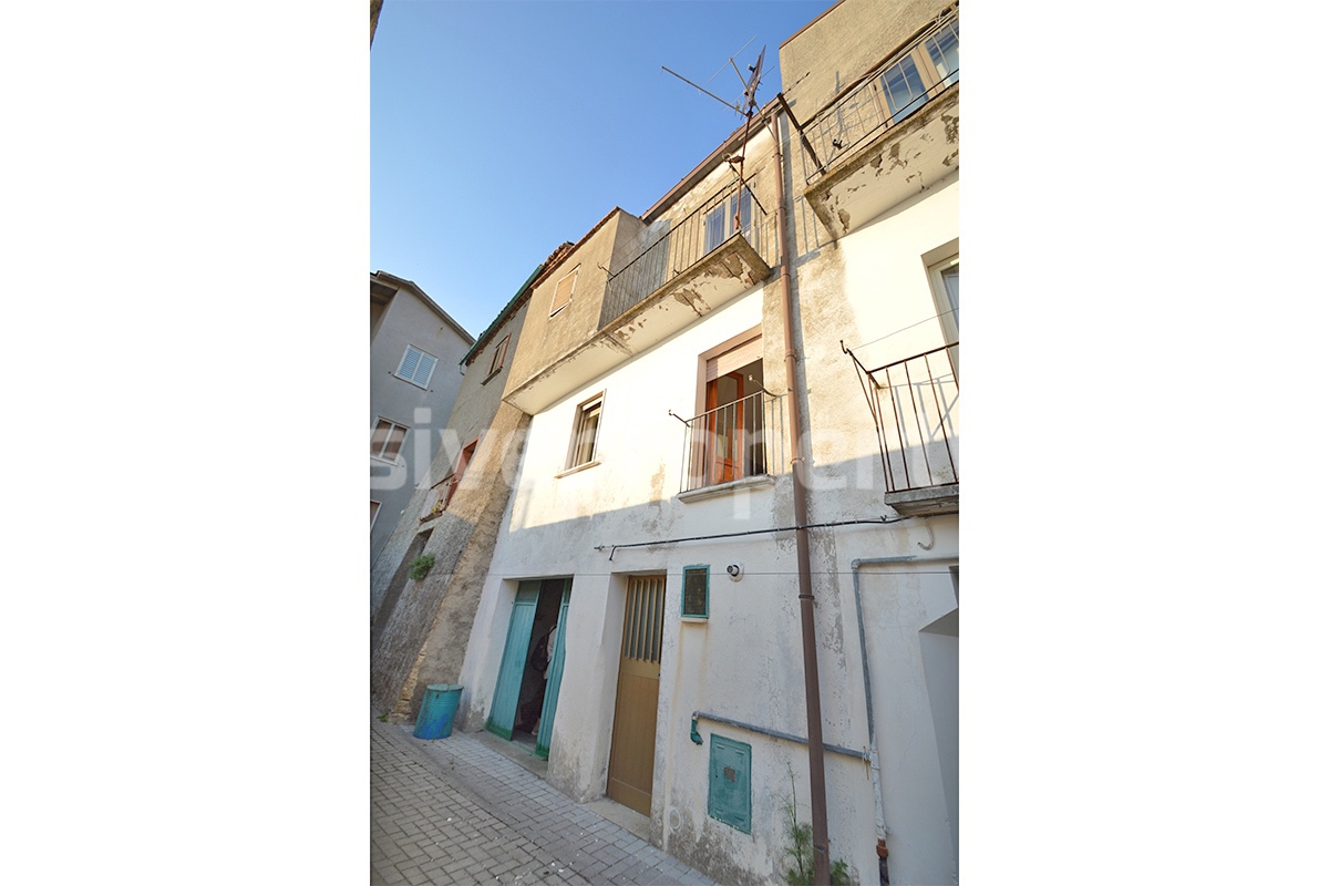 Habitable Stone House with Garden - Outbuilding and Hill Views for Sale in Molise - Italy