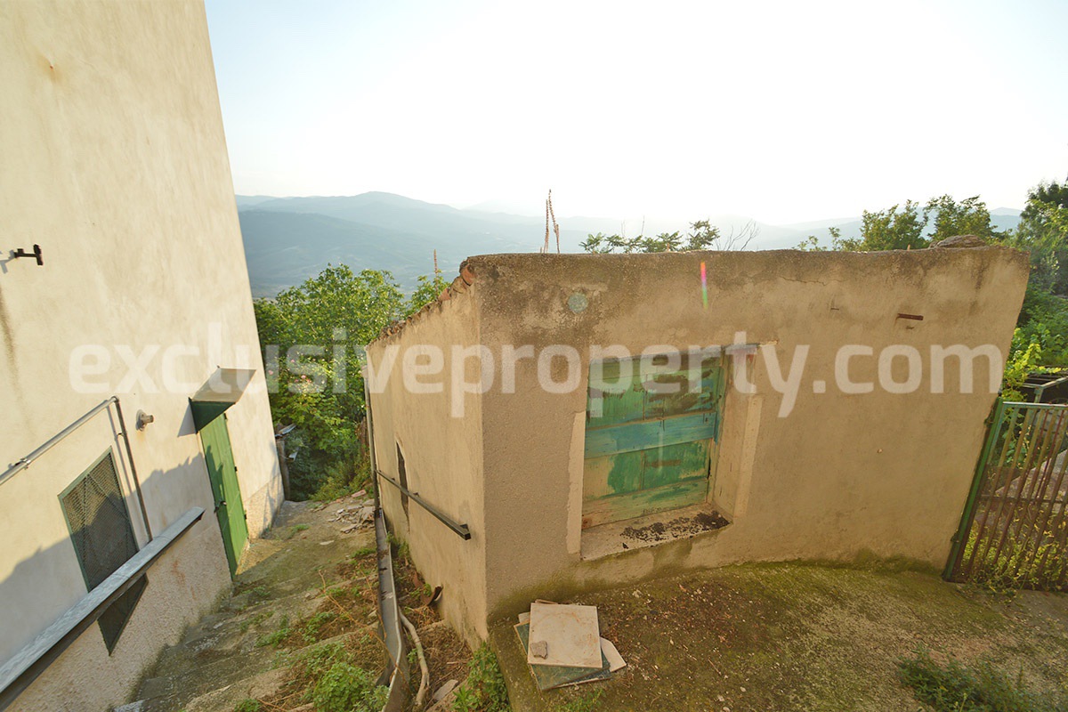 Habitable Stone House with Garden - Outbuilding and Hill Views for Sale in Molise - Italy