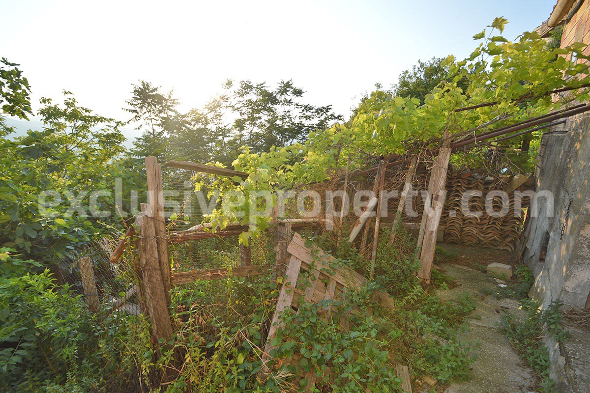 Habitable Stone House with Garden - Outbuilding and Hill Views for Sale in Molise - Italy