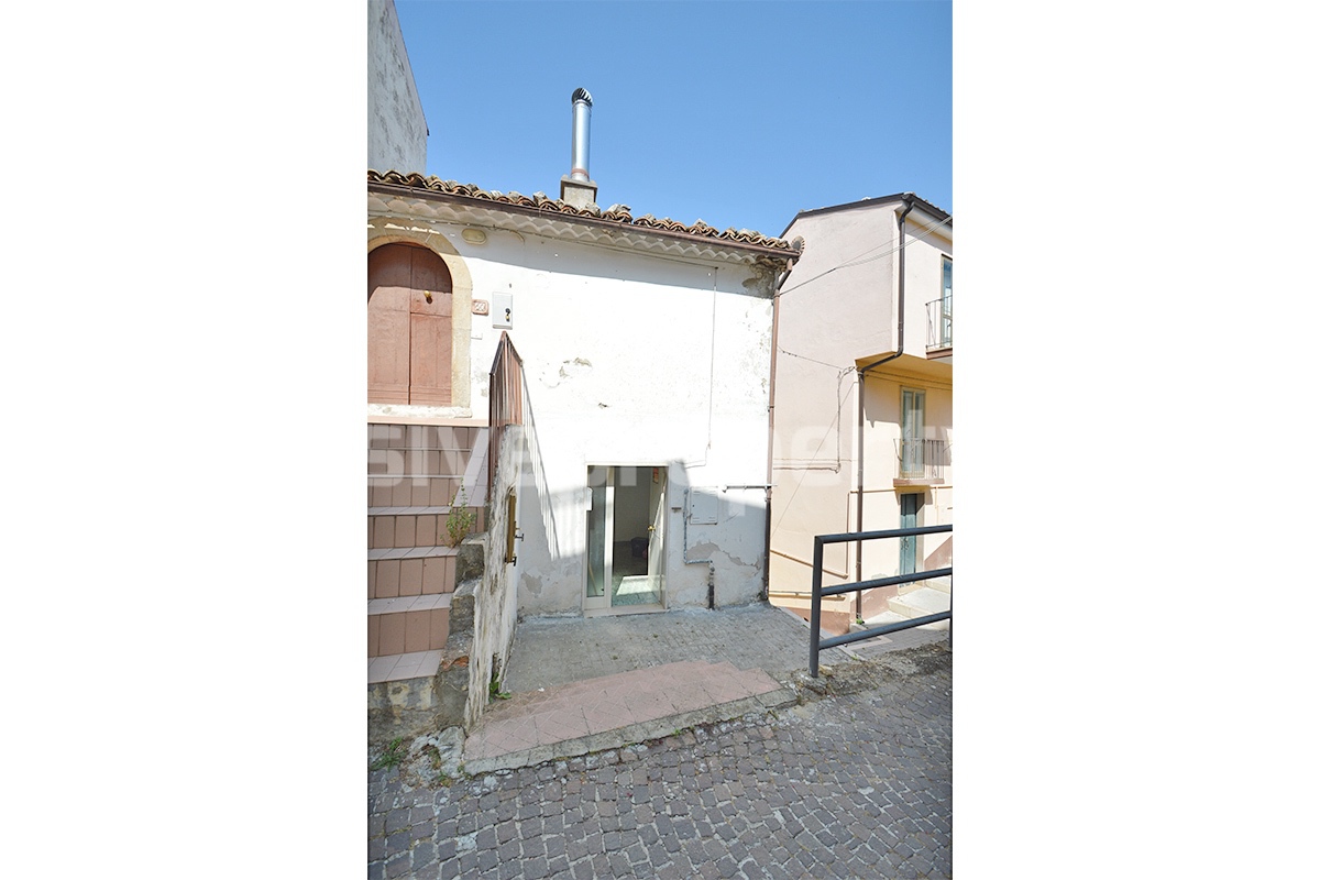 Traditional Townhouse with Vaulted Ceilings and Large Stone Cellars for Sale in Molise - Italy