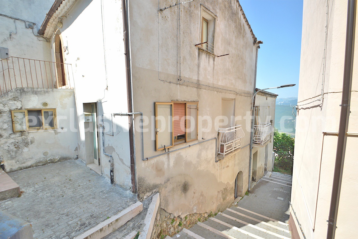 Traditional Townhouse with Vaulted Ceilings and Large Stone Cellars for Sale in Molise - Italy