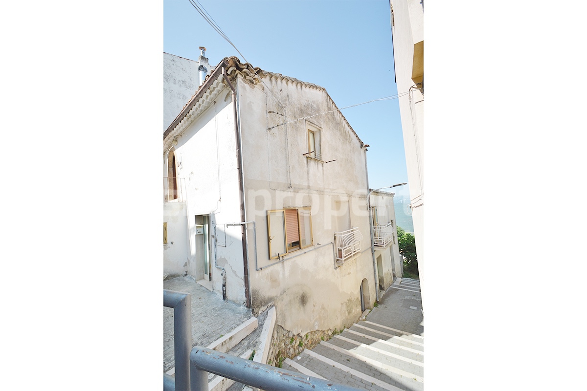 Traditional Townhouse with Vaulted Ceilings and Large Stone Cellars for Sale in Molise - Italy