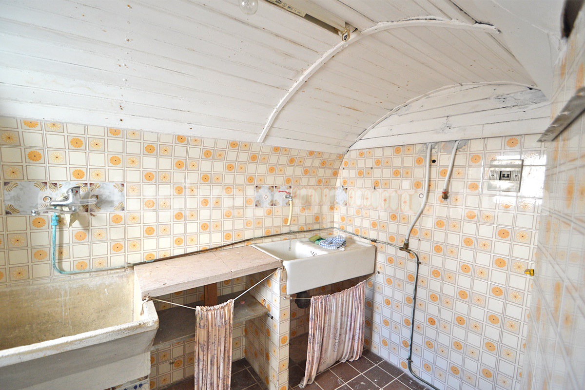 Traditional Townhouse with Vaulted Ceilings and Large Stone Cellars for Sale in Molise - Italy