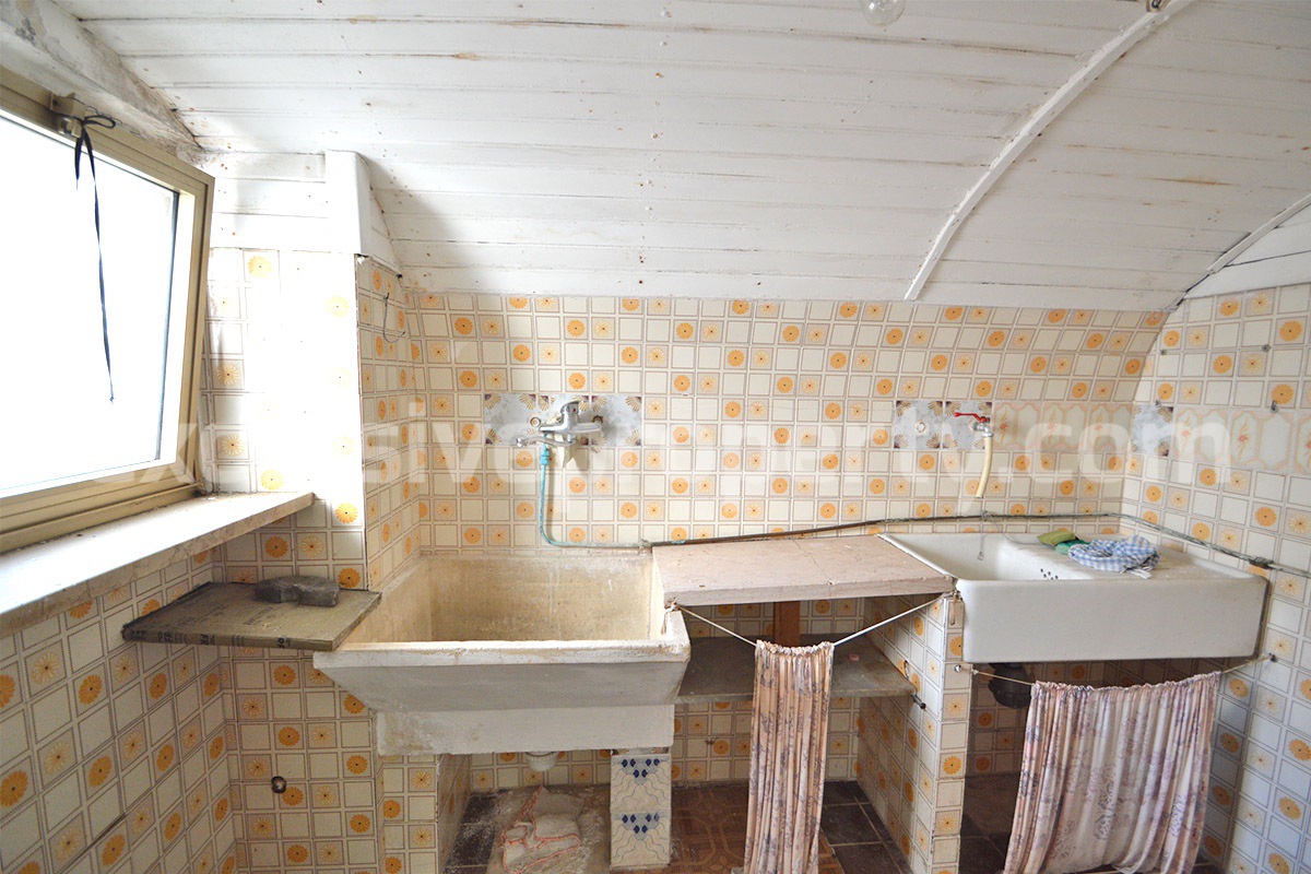Traditional Townhouse with Vaulted Ceilings and Large Stone Cellars for Sale in Molise - Italy