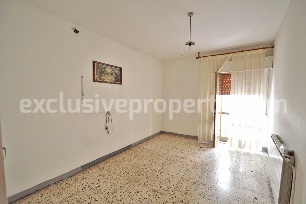 Traditional Townhouse with Vaulted Ceilings and Large Stone Cellars for Sale in Molise - Italy