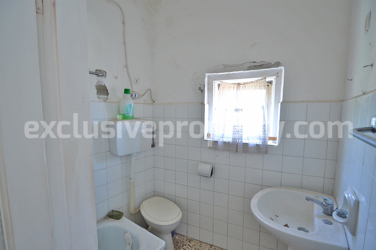 Traditional Townhouse with Vaulted Ceilings and Large Stone Cellars for Sale in Molise - Italy