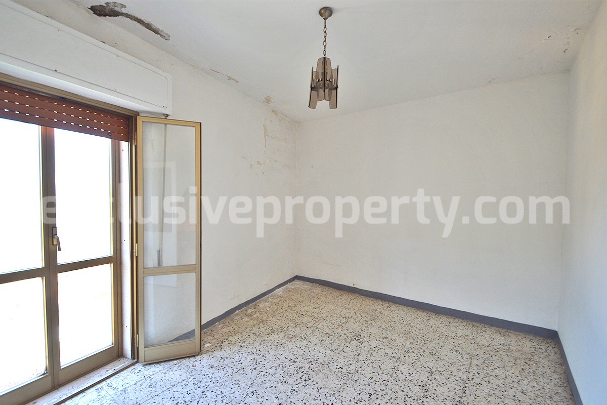 Traditional Townhouse with Vaulted Ceilings and Large Stone Cellars for Sale in Molise - Italy
