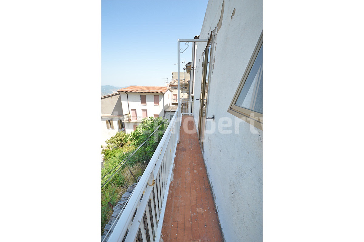 Traditional Townhouse with Vaulted Ceilings and Large Stone Cellars for Sale in Molise - Italy