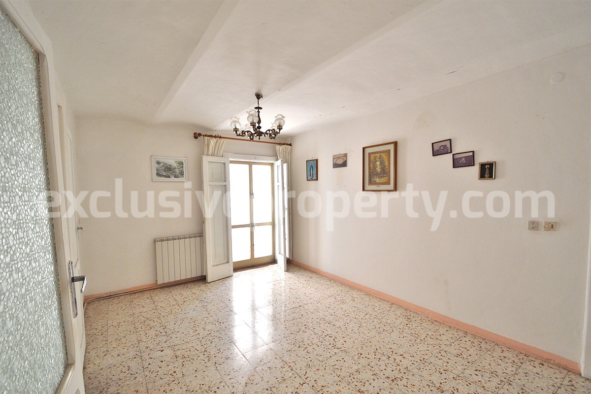 Traditional Townhouse with Vaulted Ceilings and Large Stone Cellars for Sale in Molise - Italy