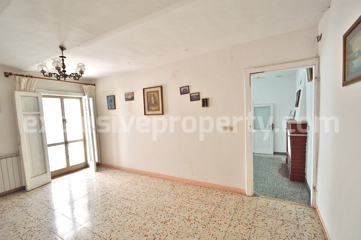 Traditional Townhouse with Vaulted Ceilings and Large Stone Cellars for Sale in Molise - Italy