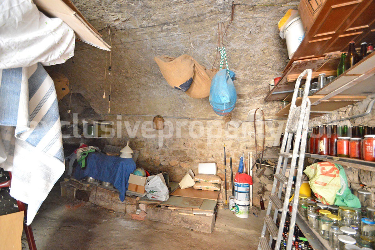 Traditional Townhouse with Vaulted Ceilings and Large Stone Cellars for Sale in Molise - Italy