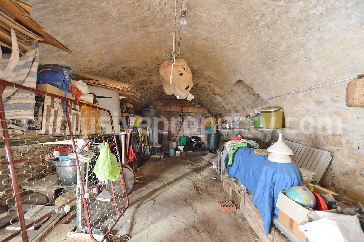 Traditional Townhouse with Vaulted Ceilings and Large Stone Cellars for Sale in Molise - Italy