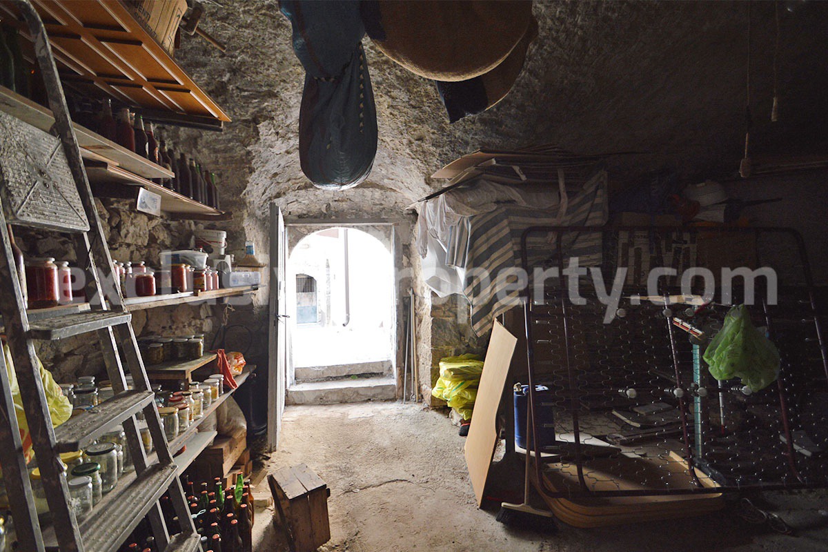 Traditional Townhouse with Vaulted Ceilings and Large Stone Cellars for Sale in Molise - Italy
