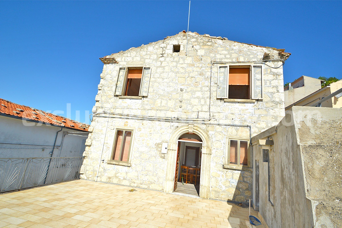 Stone House with Panoramic Terrace -  Vaulted Cellar and Garage for Sale in Abruzzo - Italy