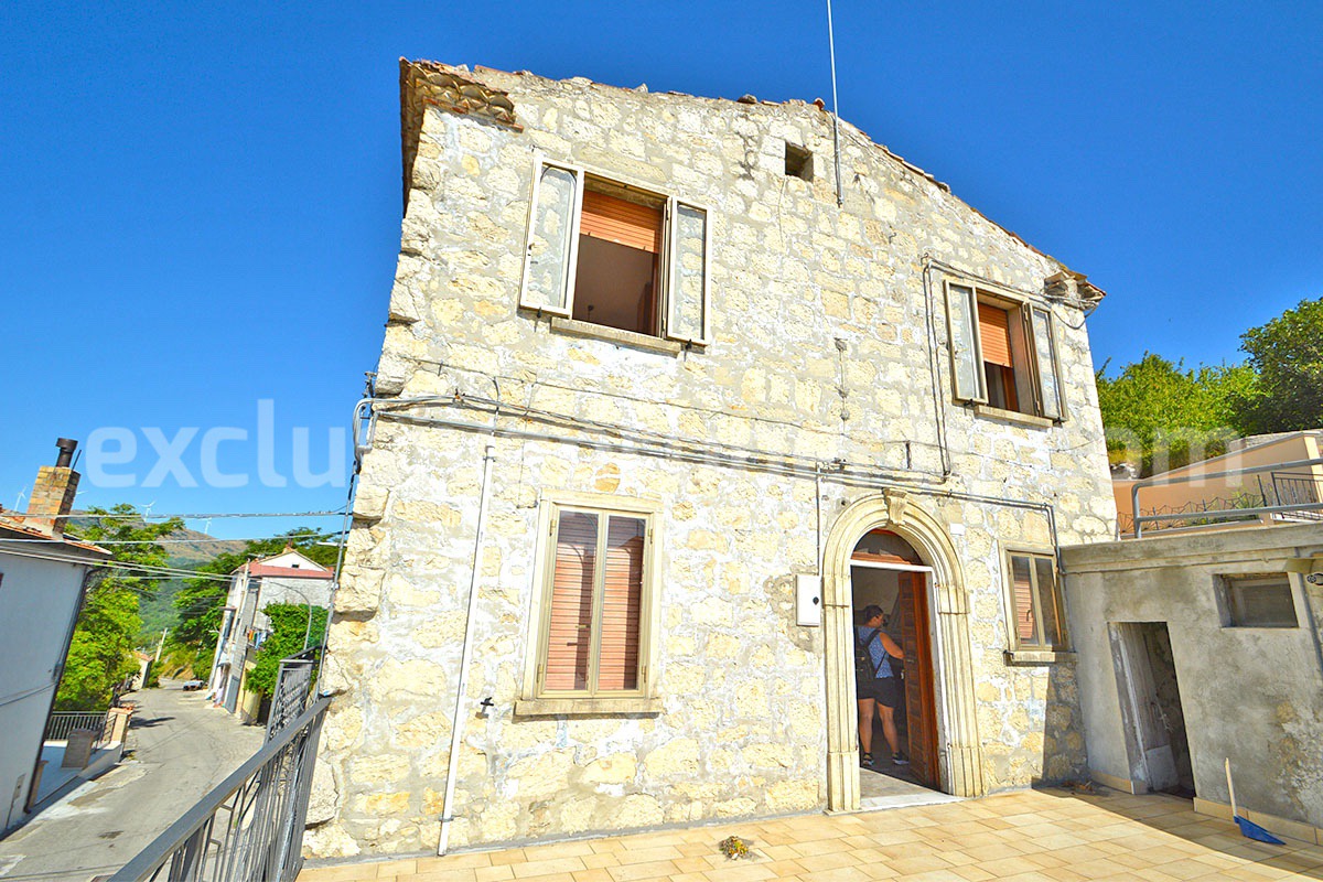 Stone House with Panoramic Terrace -  Vaulted Cellar and Garage for Sale in Abruzzo - Italy