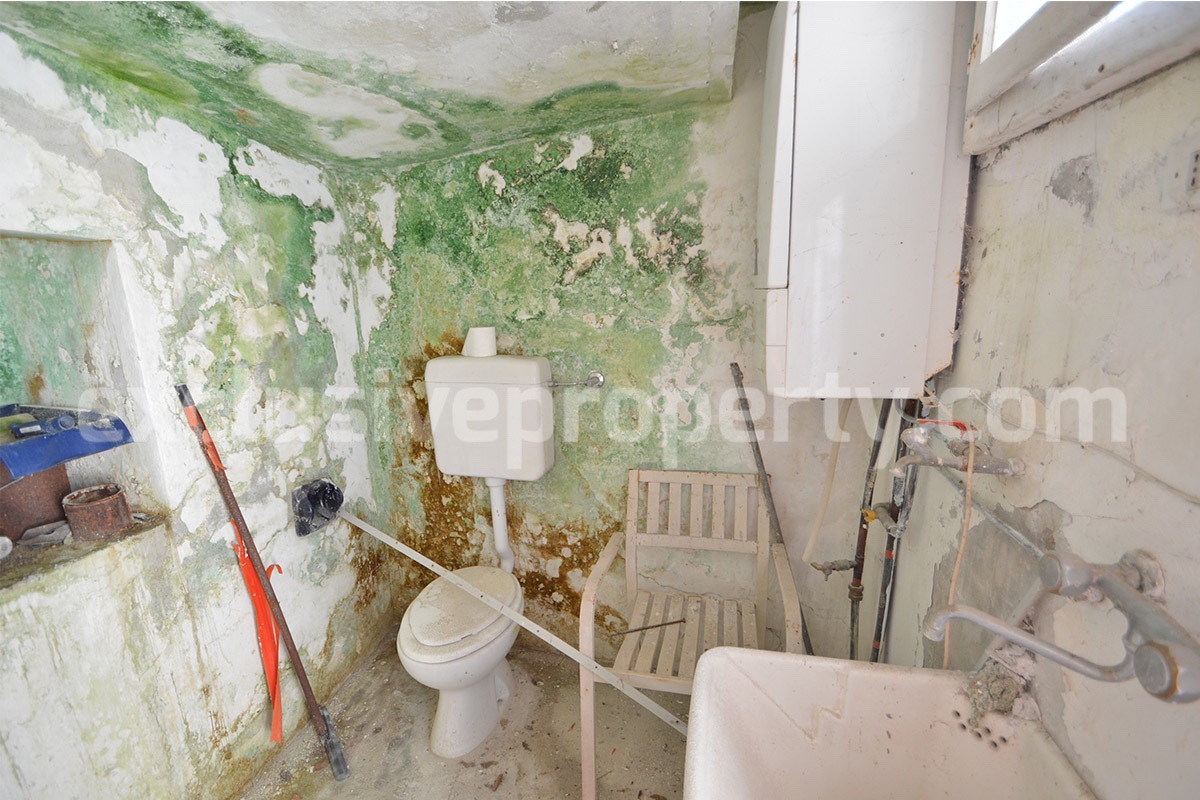 Stone House with Panoramic Terrace -  Vaulted Cellar and Garage for Sale in Abruzzo - Italy