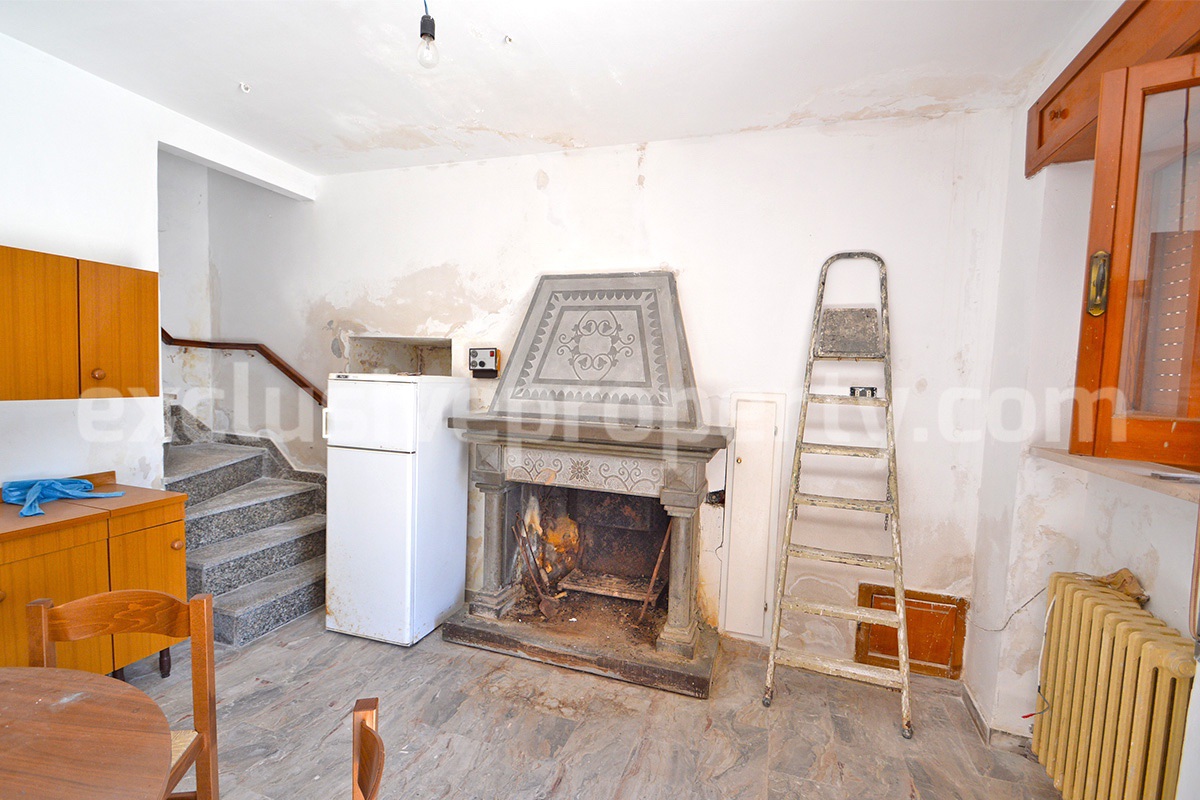 Stone House with Panoramic Terrace -  Vaulted Cellar and Garage for Sale in Abruzzo - Italy