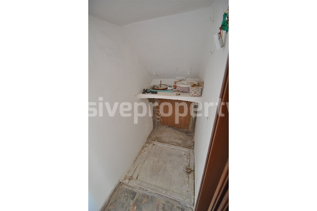 Stone House with Panoramic Terrace -  Vaulted Cellar and Garage for Sale in Abruzzo - Italy