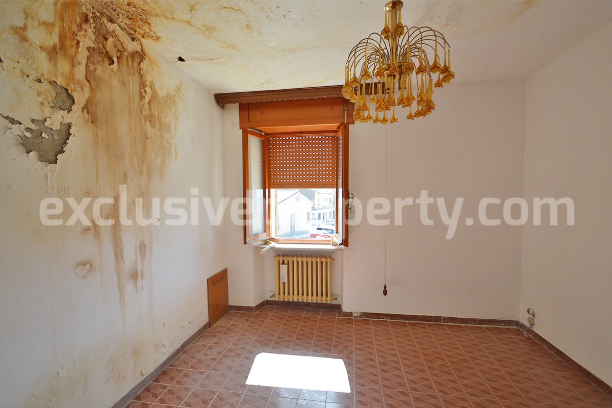 Stone House with Panoramic Terrace -  Vaulted Cellar and Garage for Sale in Abruzzo - Italy