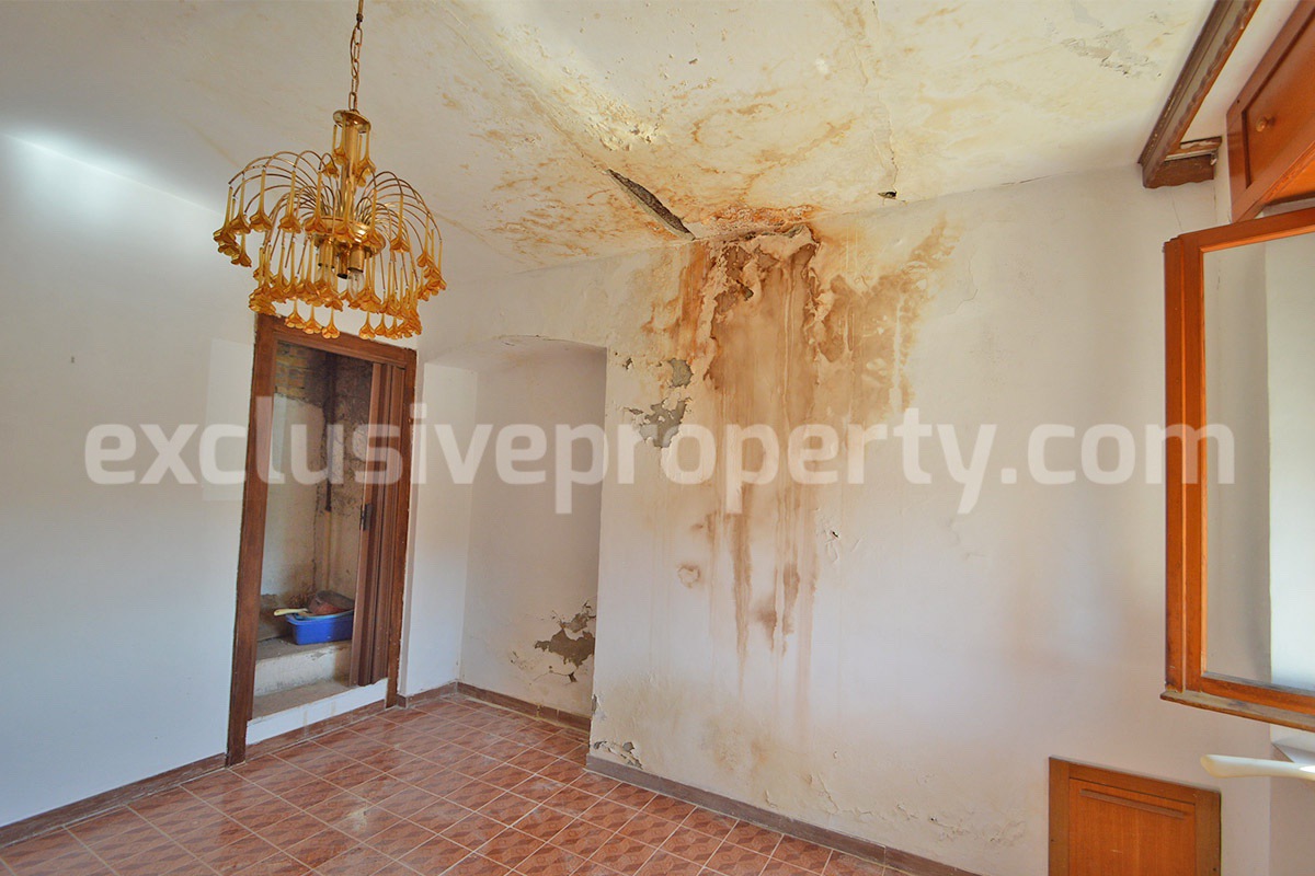 Stone House with Panoramic Terrace -  Vaulted Cellar and Garage for Sale in Abruzzo - Italy