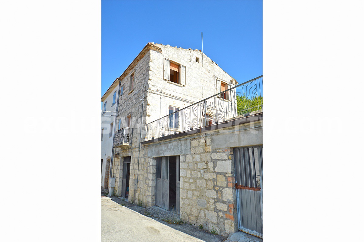 Stone House with Panoramic Terrace -  Vaulted Cellar and Garage for Sale in Abruzzo - Italy
