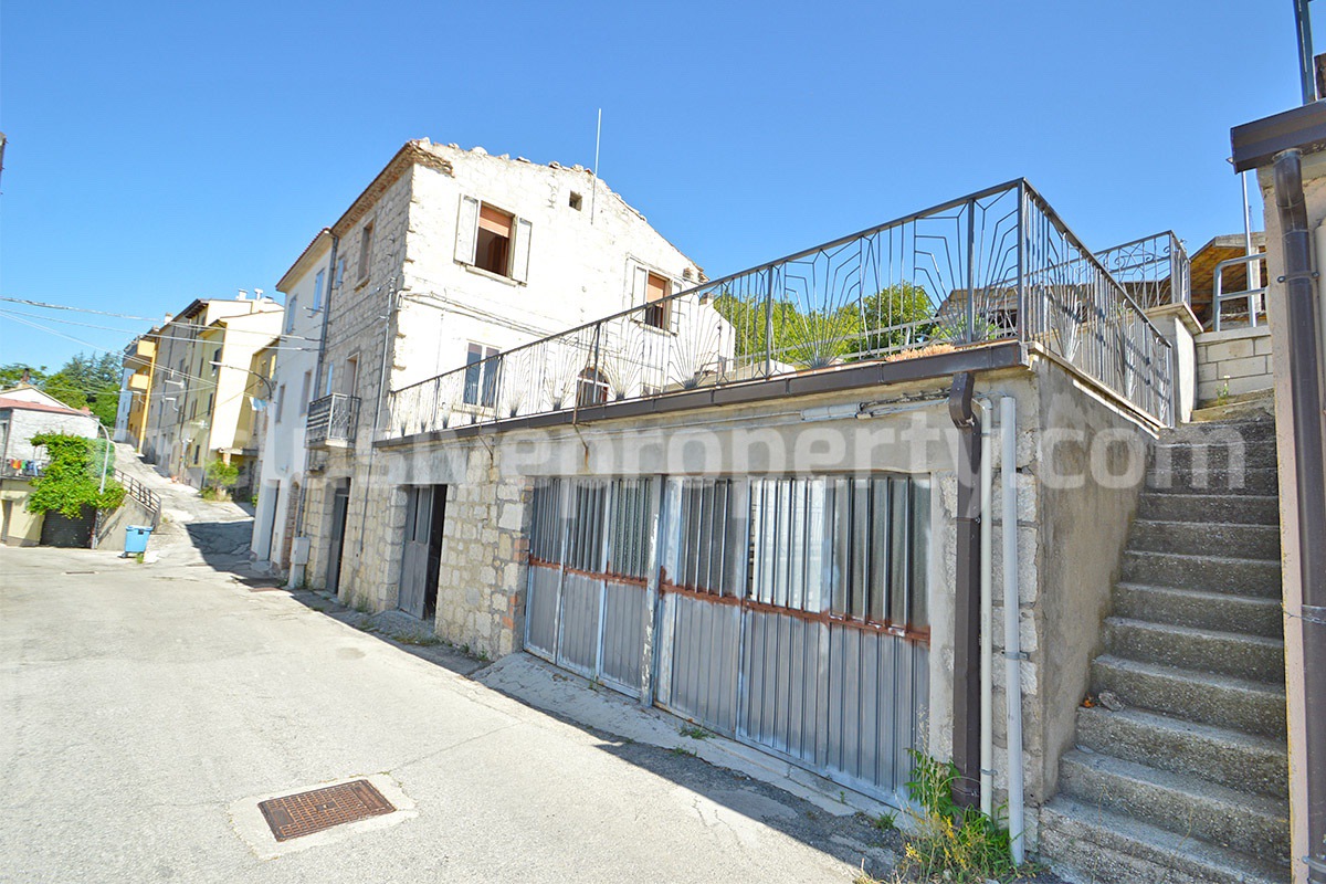 Stone House with Panoramic Terrace -  Vaulted Cellar and Garage for Sale in Abruzzo - Italy
