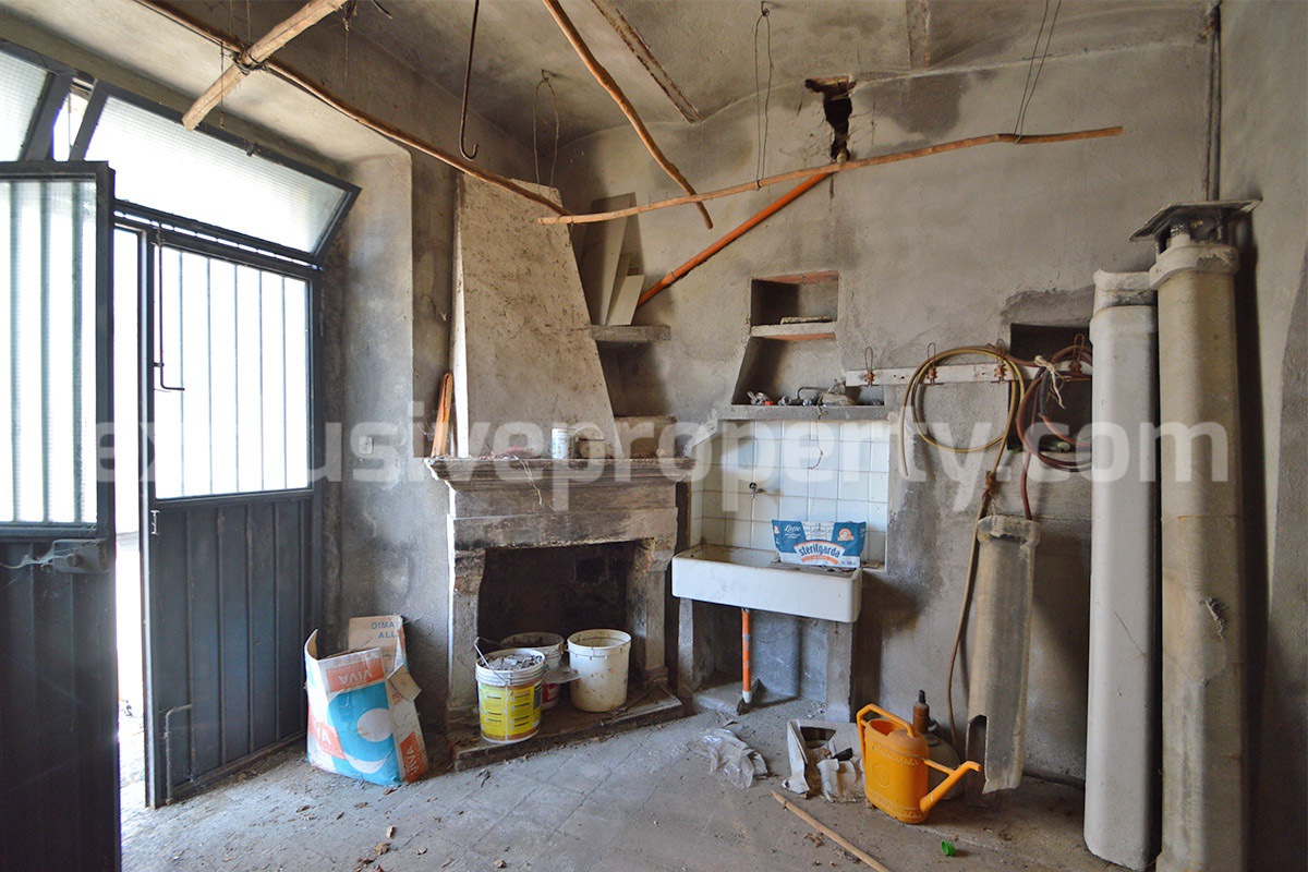 Stone House with Panoramic Terrace -  Vaulted Cellar and Garage for Sale in Abruzzo - Italy