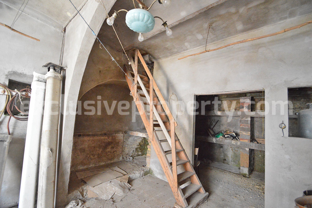 Stone House with Panoramic Terrace -  Vaulted Cellar and Garage for Sale in Abruzzo - Italy