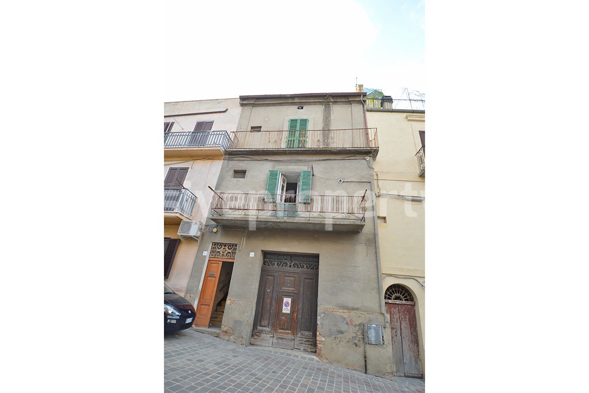 120 sqm Apartment with Private Entrance to Renovate for Sale in Scerni - 12 km from the Adriatic Sea