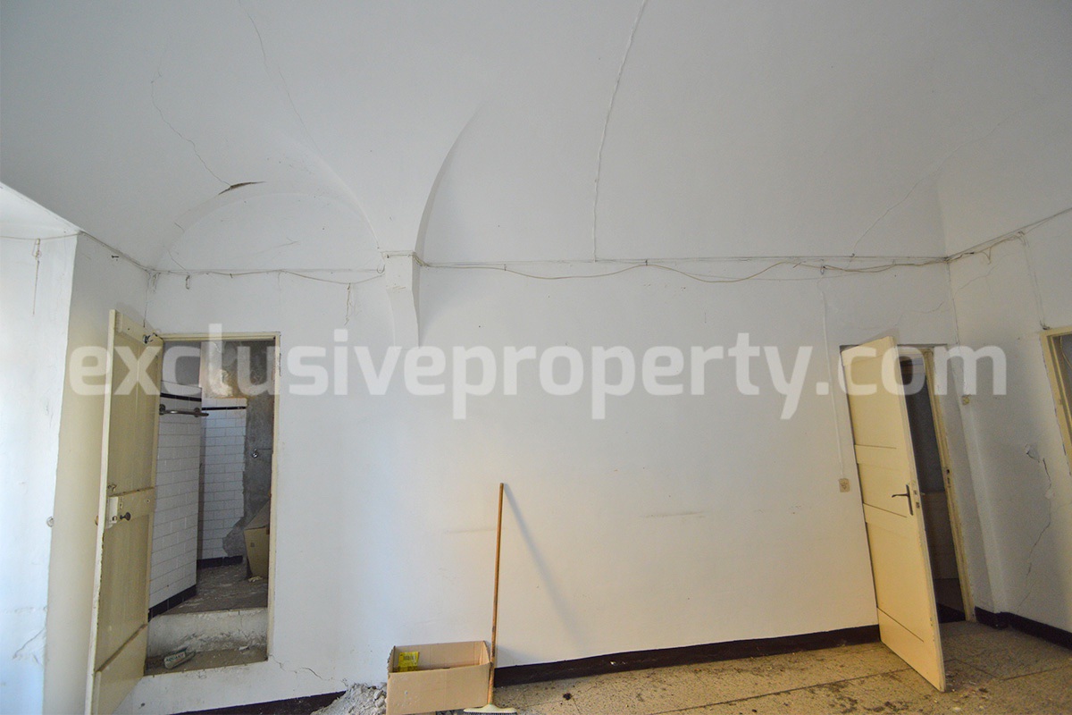 120 sqm Apartment with Private Entrance to Renovate for Sale in Scerni - 12 km from the Adriatic Sea