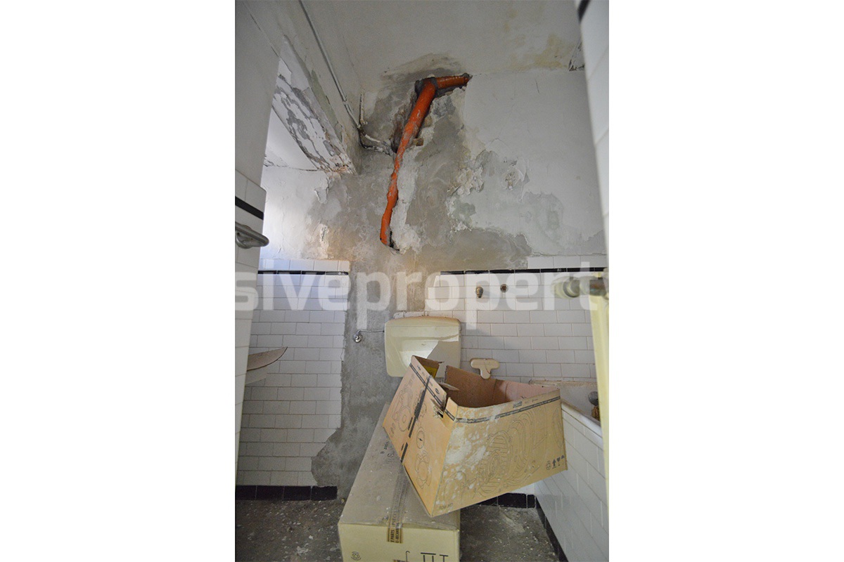 120 sqm Apartment with Private Entrance to Renovate for Sale in Scerni - 12 km from the Adriatic Sea