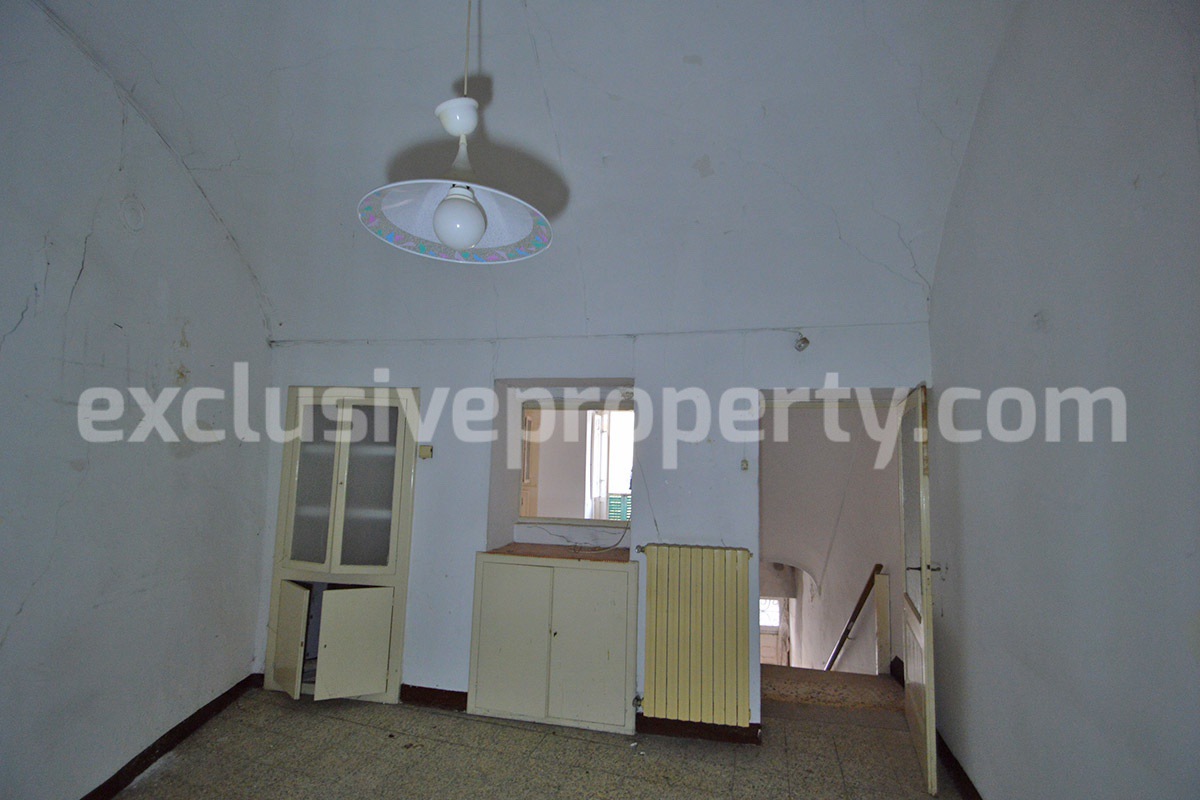 120 sqm Apartment with Private Entrance to Renovate for Sale in Scerni - 12 km from the Adriatic Sea