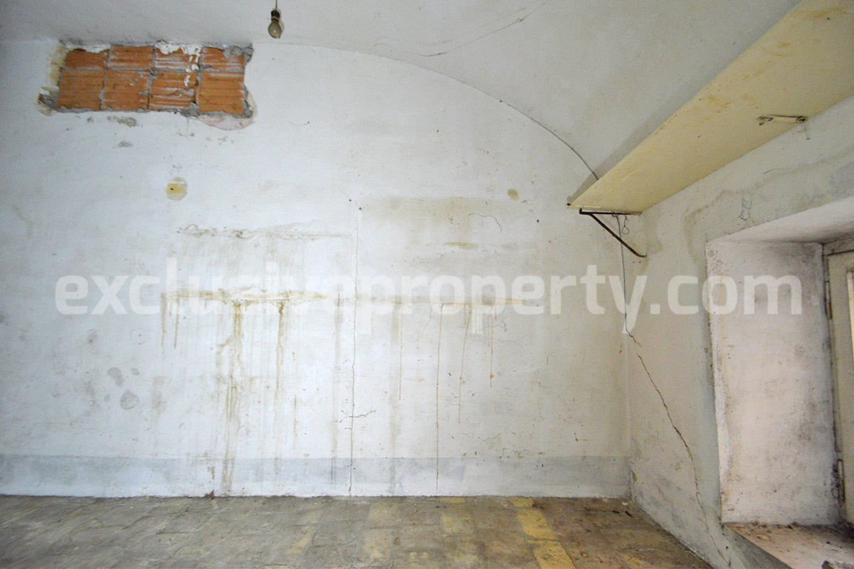 120 sqm Apartment with Private Entrance to Renovate for Sale in Scerni - 12 km from the Adriatic Sea