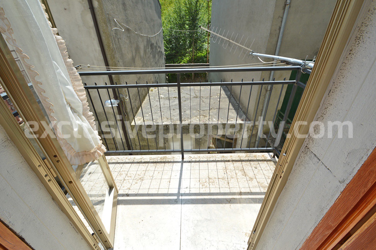 Traditional Italian Stone House with Courtyard for Sale in Castiglione Messer Marino - Abruzzo