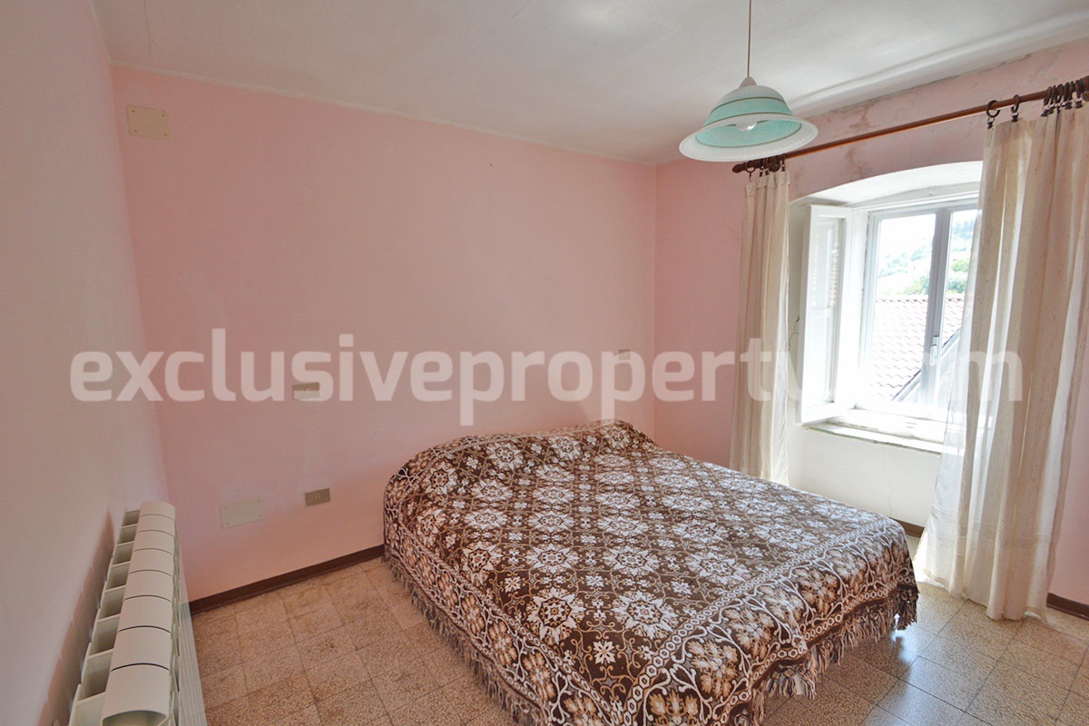 Traditional Italian Stone House with Courtyard for Sale in Castiglione Messer Marino - Abruzzo